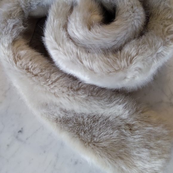 Restoration Hardware Luxe Faux Fur Scarf Grey Cream - Picture 3 of 8